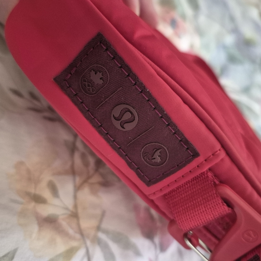 Lululemon Team Canada Future Legacy Crossbody Bag Red Bag Proudly Canadian - Picture 6 of 10